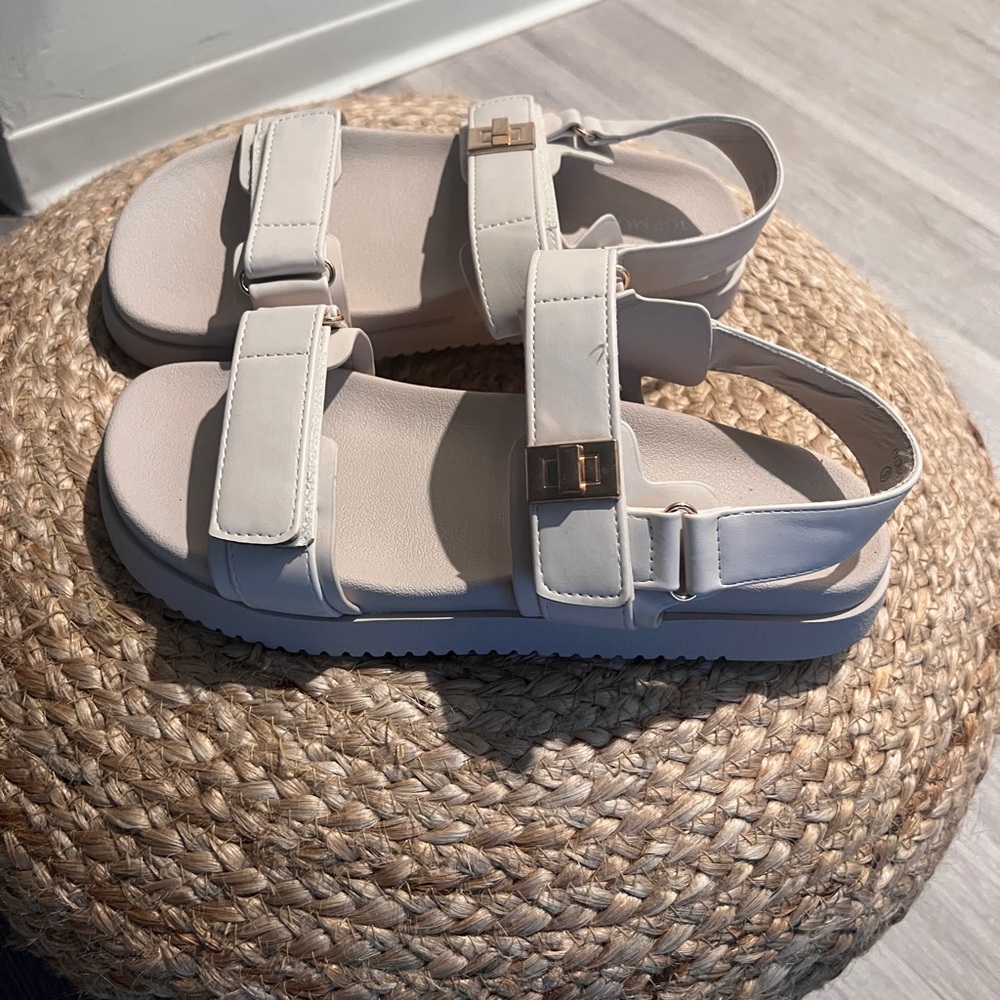 Stylish Beige Sandals with Buckle Detail